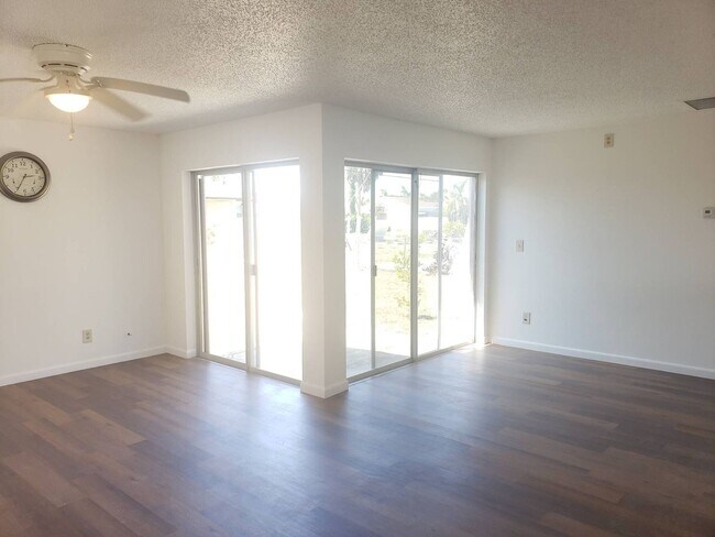 Building Photo - GREAT 3 bedroom 2 bath all new inside sing...