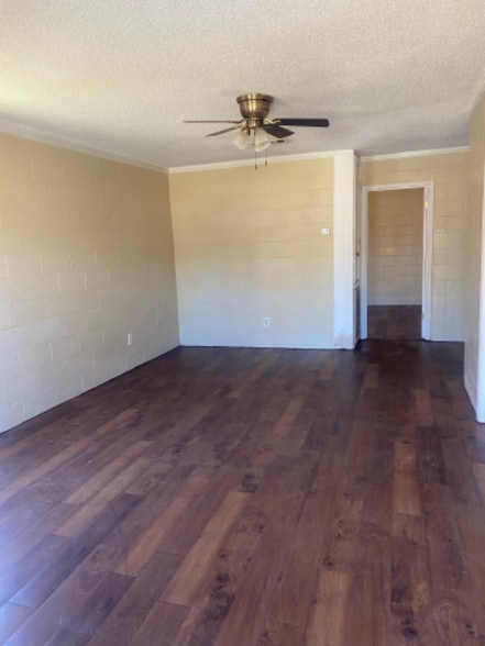 Building Photo - 410 Wells Ave