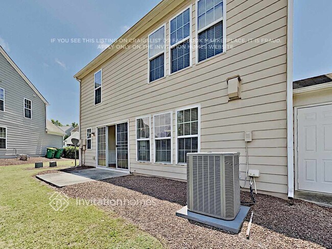 Building Photo - 320 Balaban Cir