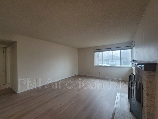 Building Photo - 602 Lelandhaven Way