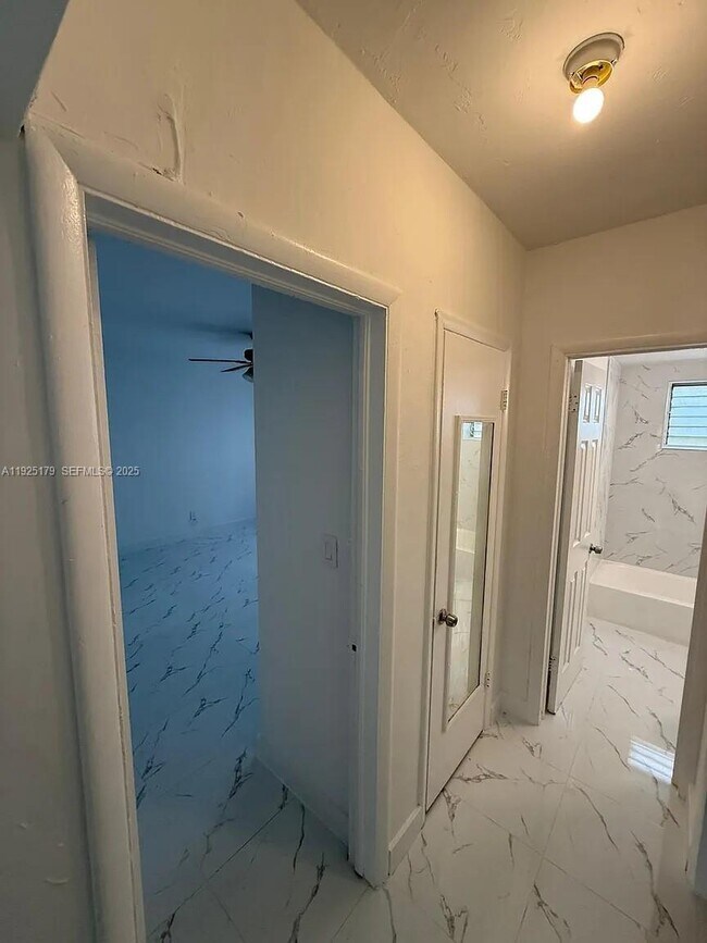 Building Photo - 1225 Normandy Dr