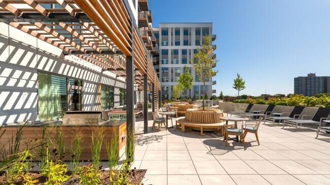 Building Photo - 1133 South Blvd