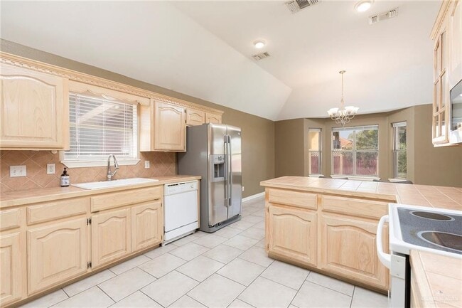 Building Photo - 33-25 1/2 E St