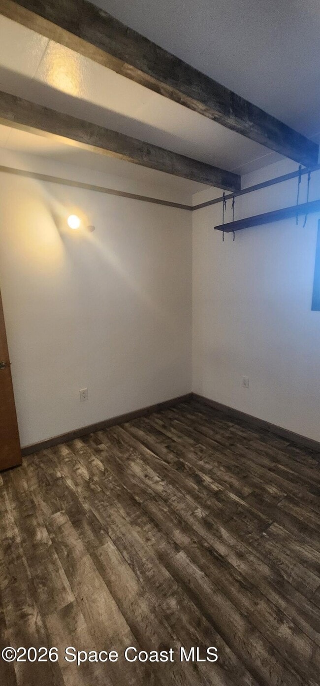 Building Photo - 485 N Shore Dr