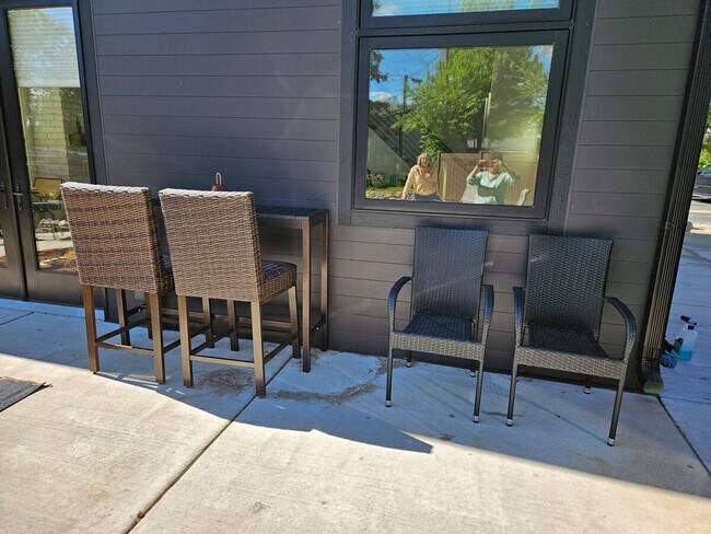 Building Photo - 5913 Lake Edge Rd