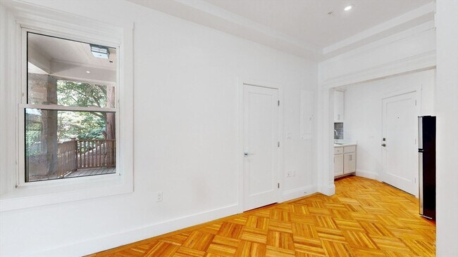 Building Photo - 21 Regent Cir