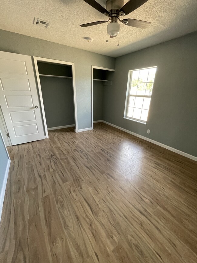 Building Photo - 8834 Five Palms Dr