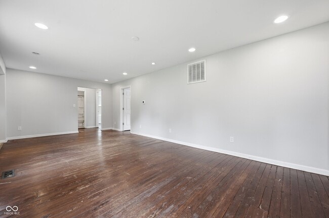 Building Photo - 560 E Highland St