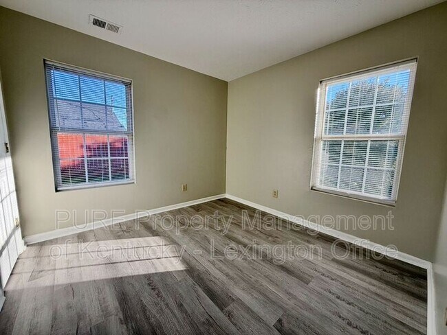 Building Photo - 222 Buffalo Trce