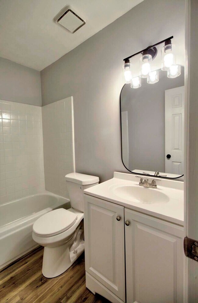 Building Photo - 425 High Point Ln