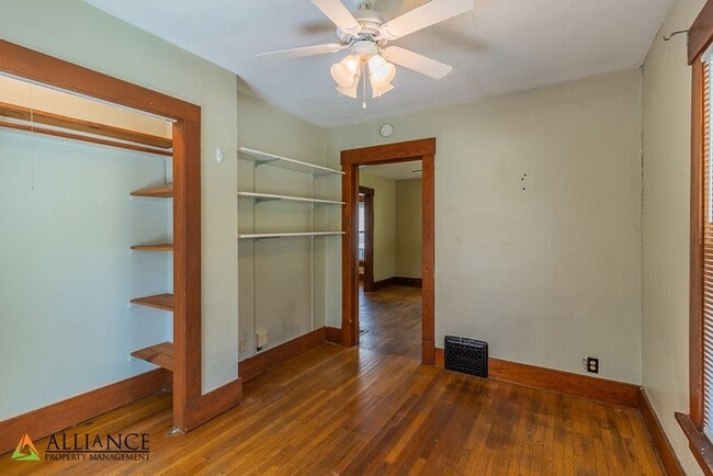 Building Photo - Ideal Location! Next to KSU!