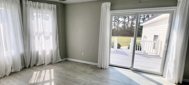 Building Photo - 120 Soundside Estates Dr