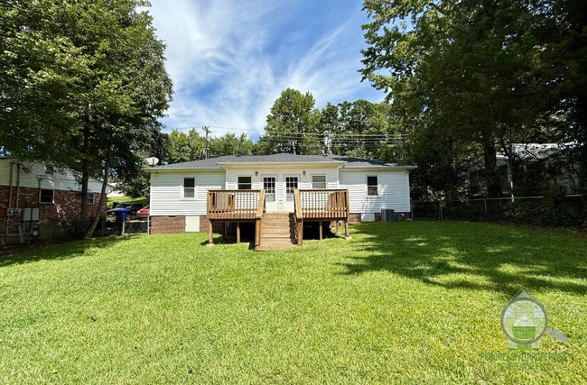 Building Photo - 121A White Oak Dr