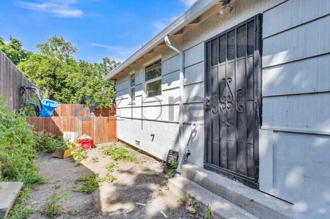 Building Photo - 2012 Cavallo Rd