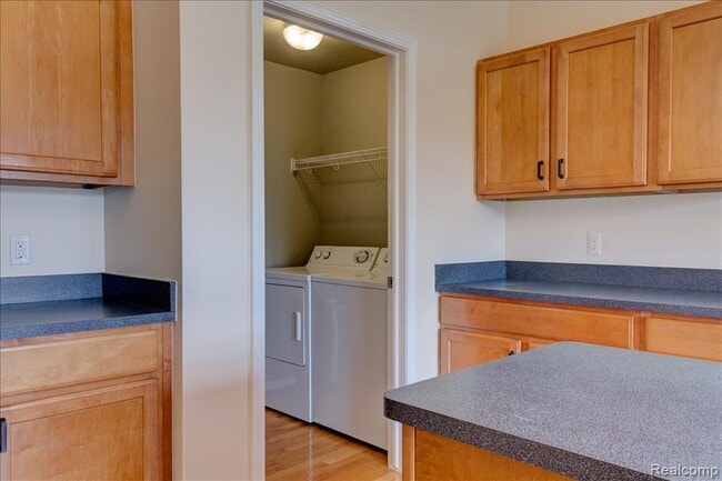 Building Photo - 45898 Grant Ct