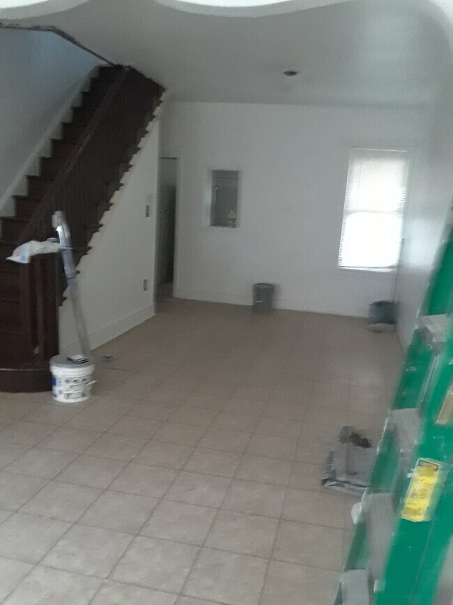 dining area - 3236 N Reese St
