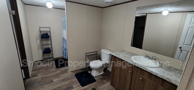 Building Photo - 7812 Fleetwood Dr