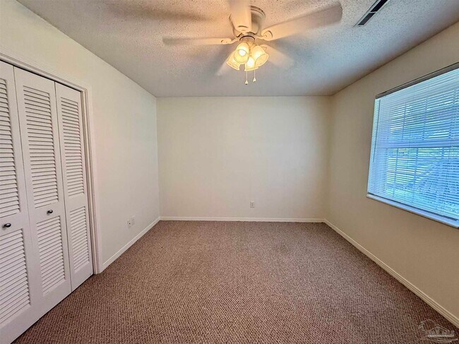 Building Photo - 204 Nandina Rd