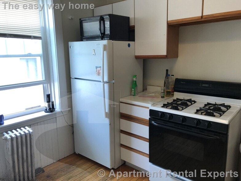 Building Photo - 14 Centre St