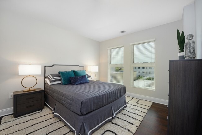 Building Photo - 619 Adams St