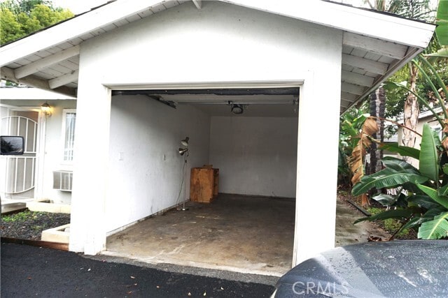 Building Photo - 10553 Poplar St