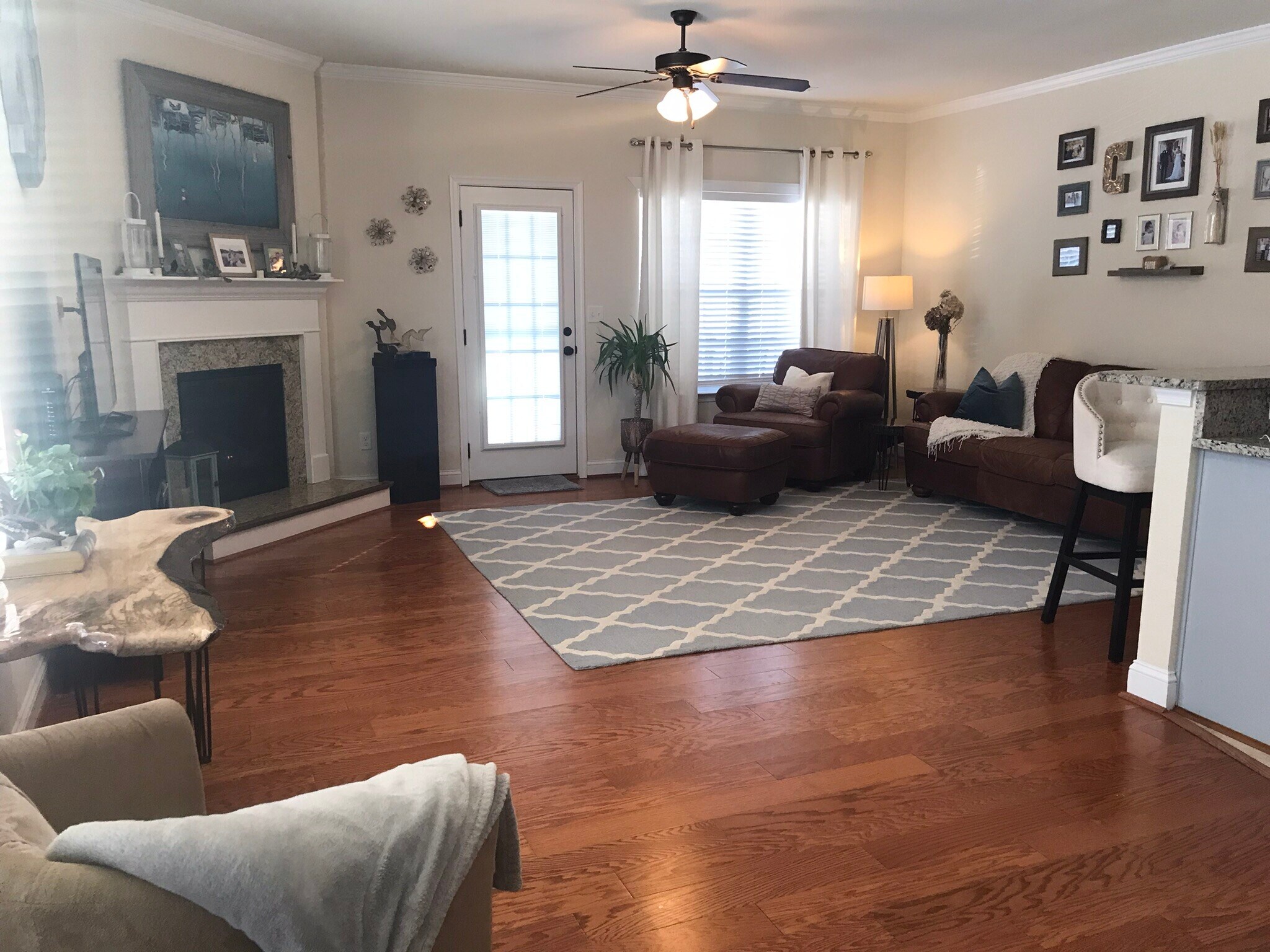 Building Photo - 7571 Villa Ct