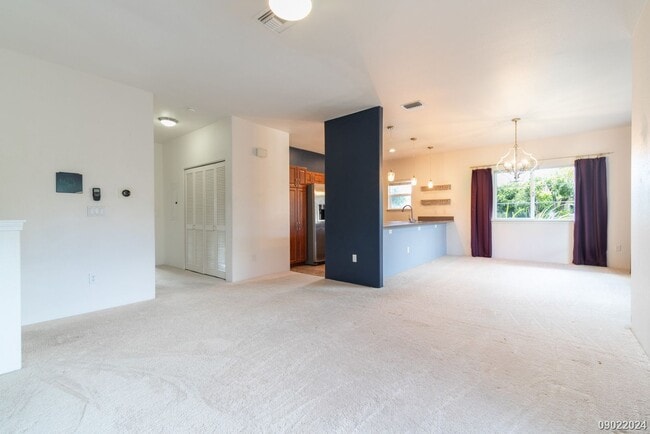 Building Photo - $3,100 / 2br - 2BED 2 BATH TOWNHOUSE IN ME...