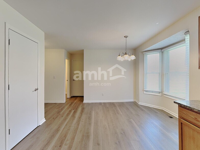 Building Photo - 1176 Tannic St