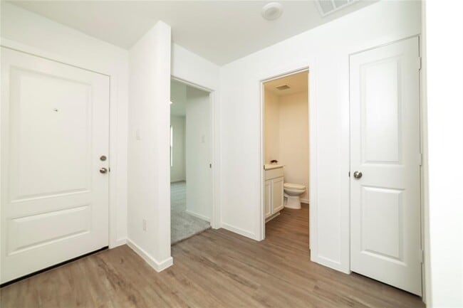 Building Photo - 1626 Red Oak Dr