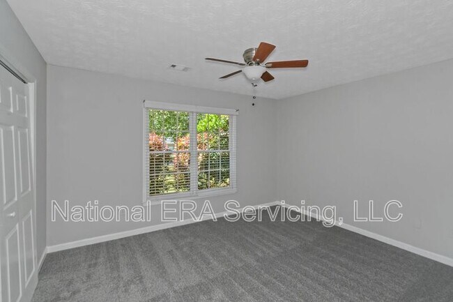 Building Photo - 213 Robin Ln