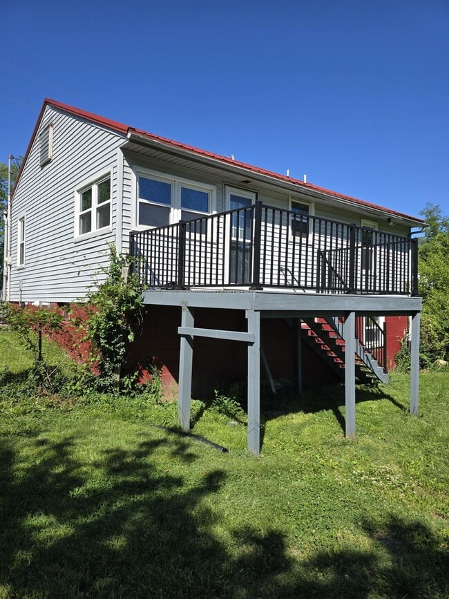 Building Photo - 204 S Robbins Ct