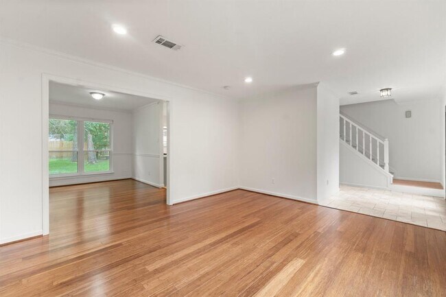 Building Photo - 28 Silver Elm Pl