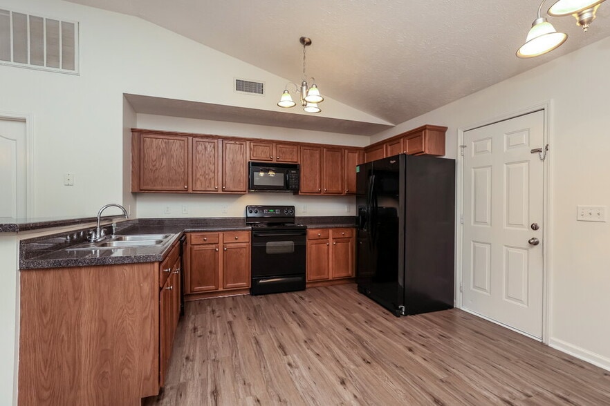 Building Photo - 3128 Sherborne Ct