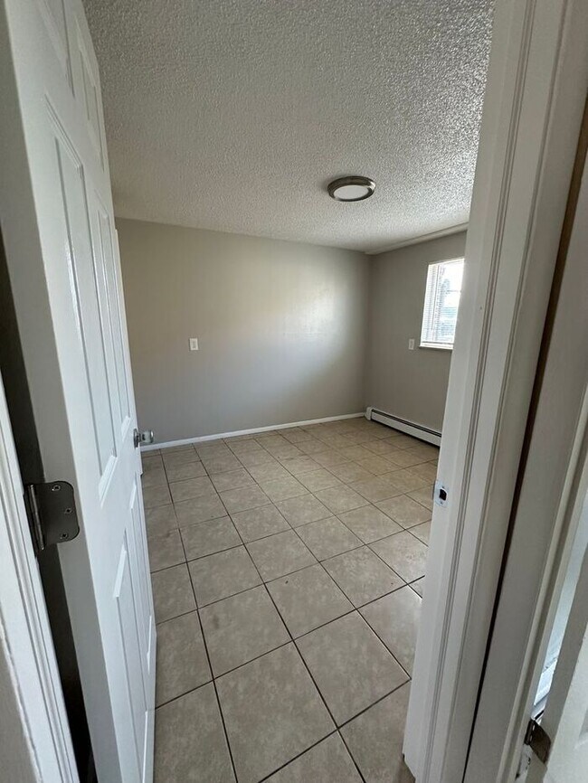 Building Photo - Cozy 2-Bedroom Rental – Perfect for Comfort & Convenience!