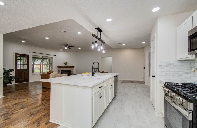 Building Photo - 806 Country Pl Blvd