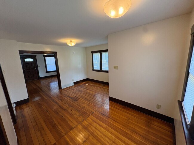 Building Photo - 2209 Hawthorne Ave