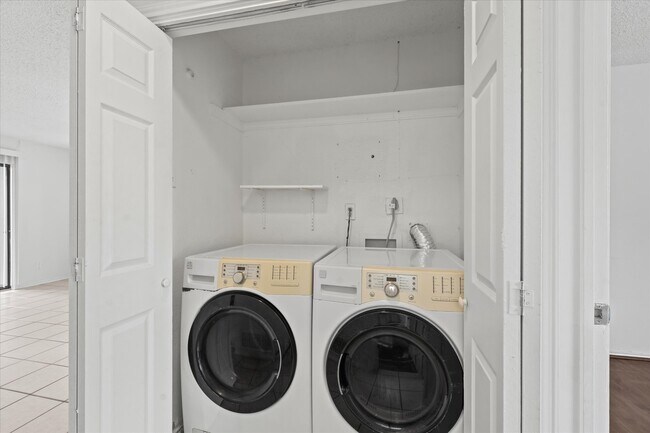 Building Photo - 15151 Berry Trl