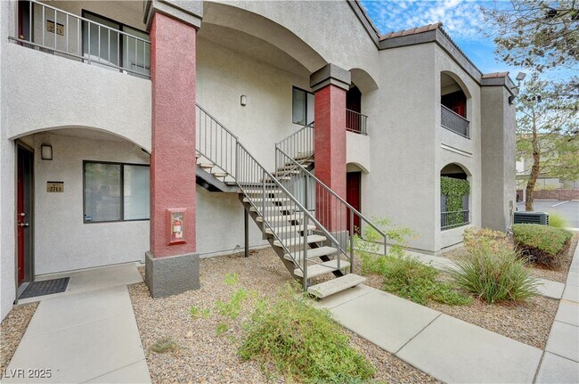 Building Photo - 950 Seven Hills Dr