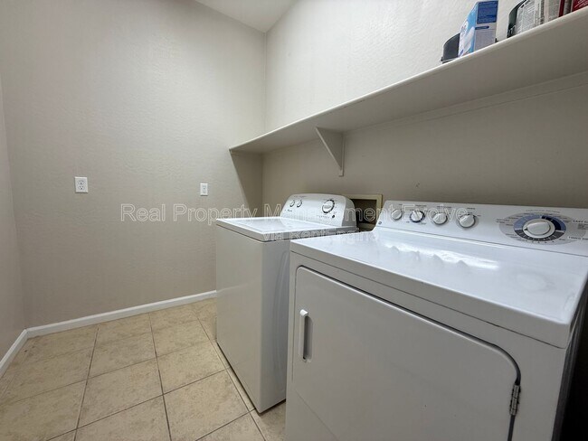 Building Photo - 13327 N 152nd Ave