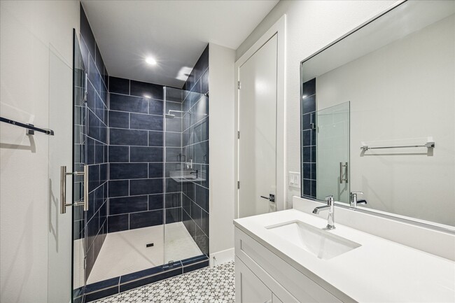 Building Photo - 1518 Houston Ave