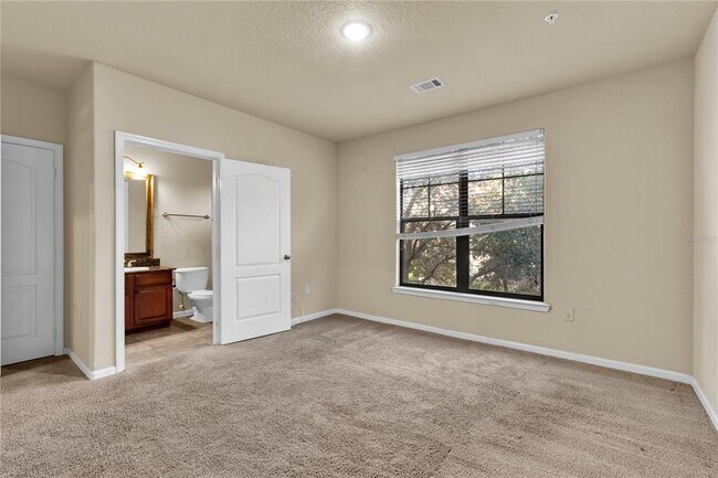 Building Photo - 903 Charo Pkwy