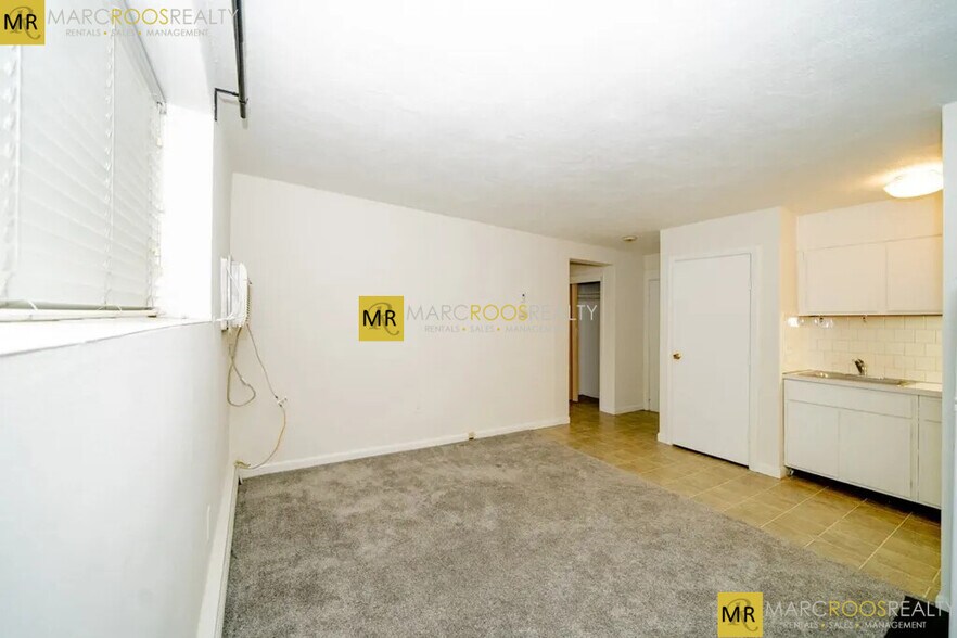 Building Photo - 360 Market St
