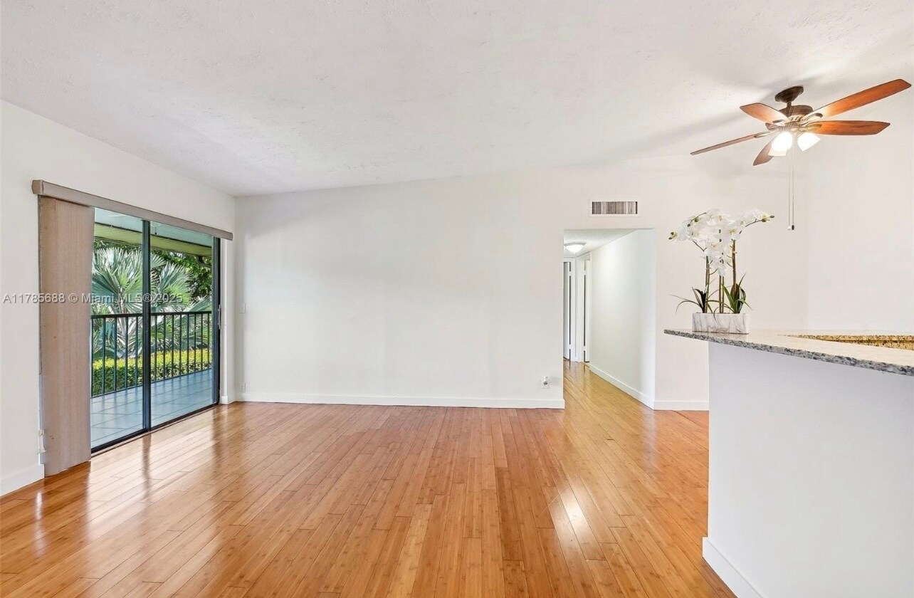 Building Photo - 15492 Lakes of Delray Blvd