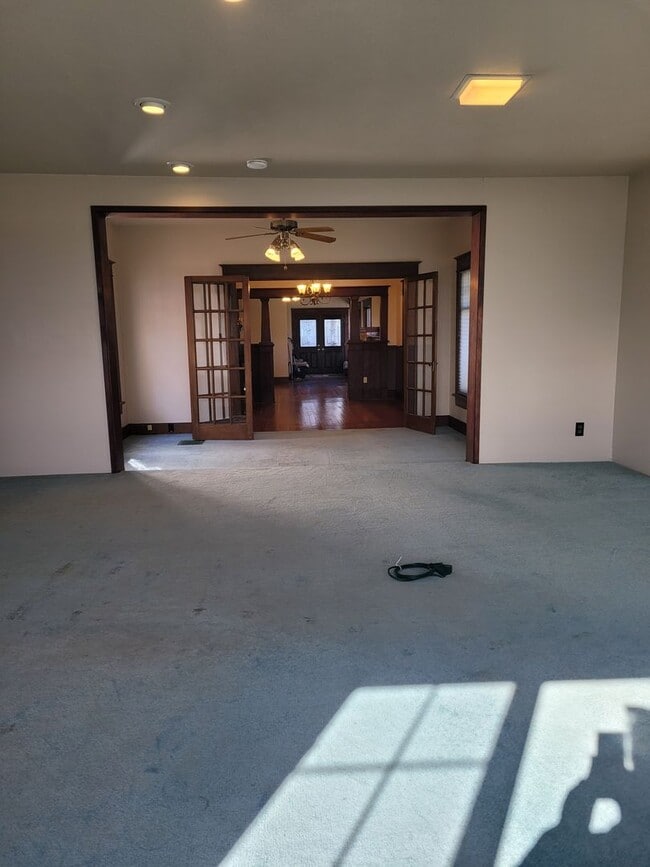 Building Photo - 3 bedroom 2 bath