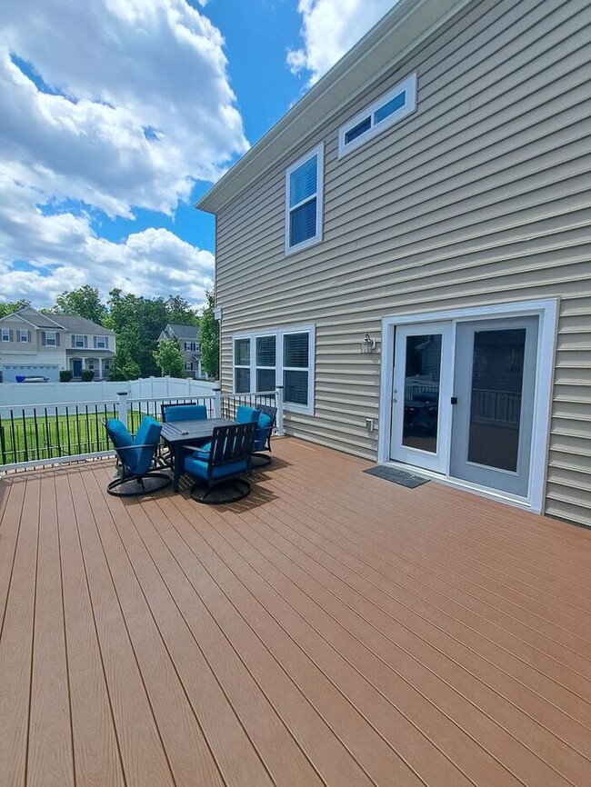 Building Photo - Amazing 3 Level Corner Lot Home in Waldorf...