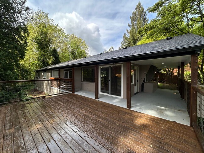 Building Photo - Stunning Views! Secluded 2 Bed, 1 Bath Gem!