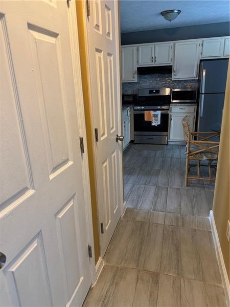 Building Photo - 2578 Shadowbrook Dr