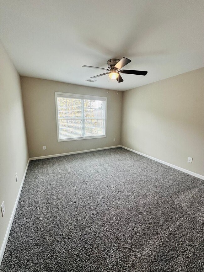 Building Photo - 205 Dog Fennel Ln