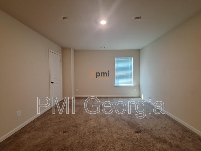 Building Photo - 660 Gleaner Wy