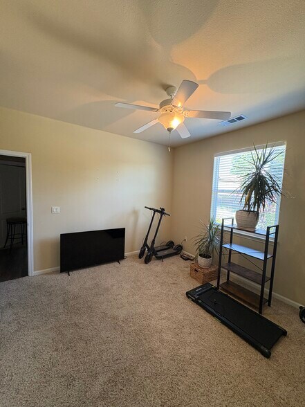 Building Photo - 4888 Lofty Oak Dr